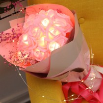 LED 亮燈泡沫玫瑰花束